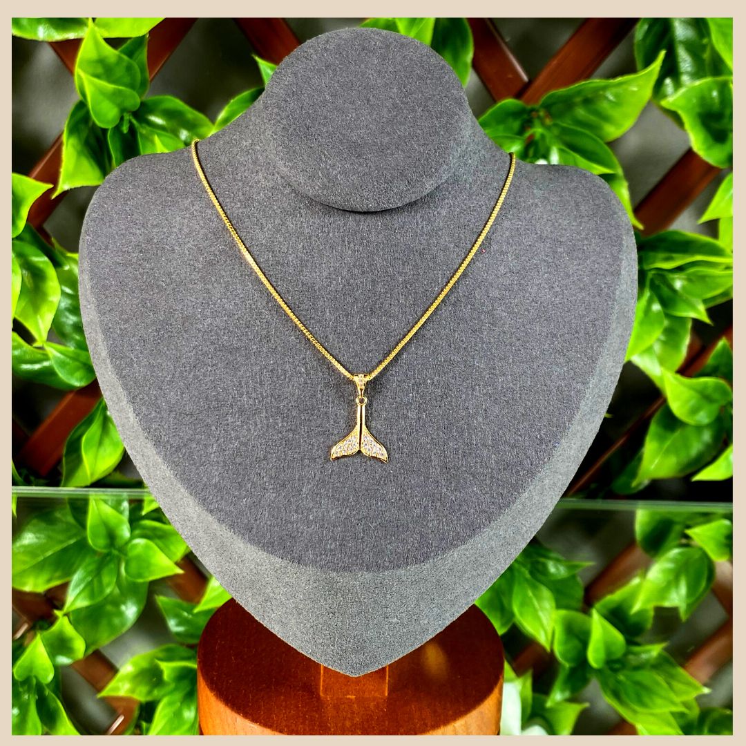 18K Gold-Plated Whale Tail Necklace with Zirconia – Elegant Ocean-Inspired Pen