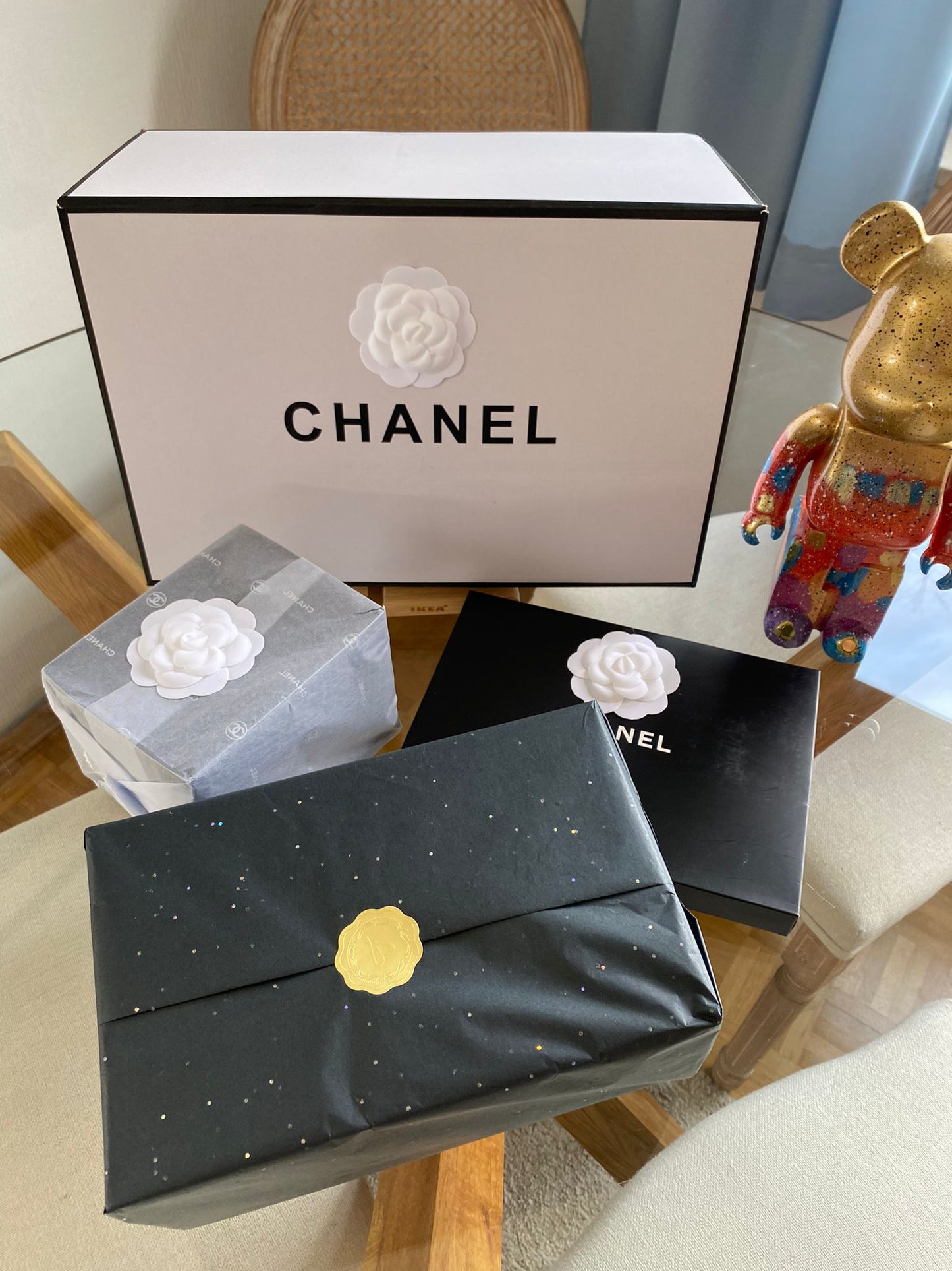 New Chanel snow globe, Schneekugel Mit Carmelia und Geschenkverpackung Vip Gift