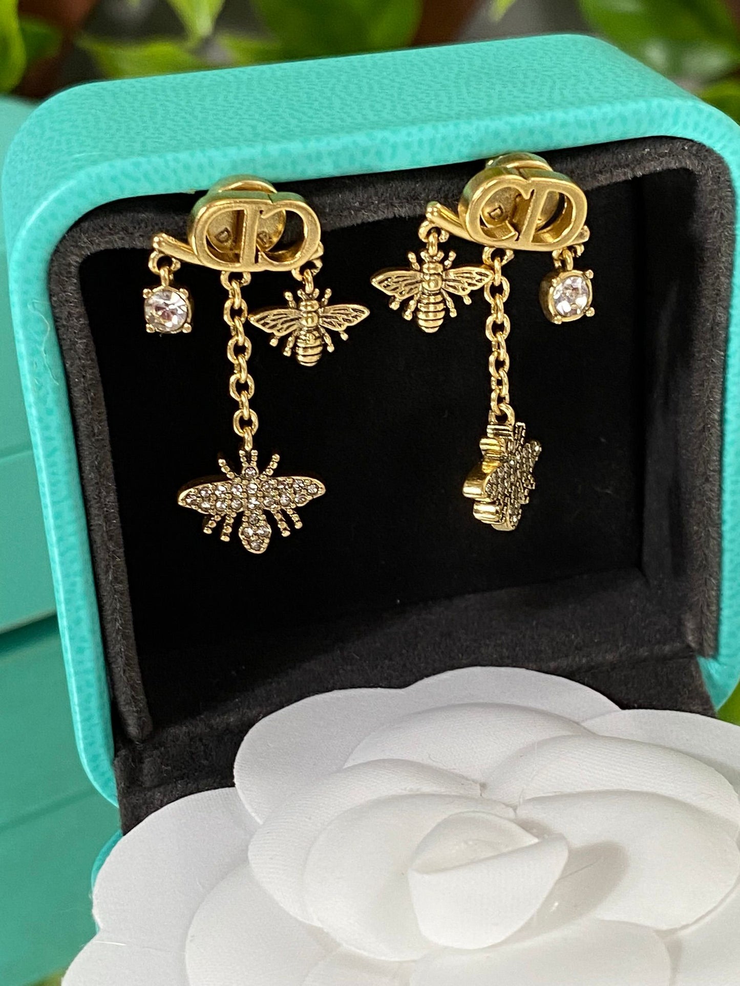 Antik Gold Earring Bee Details