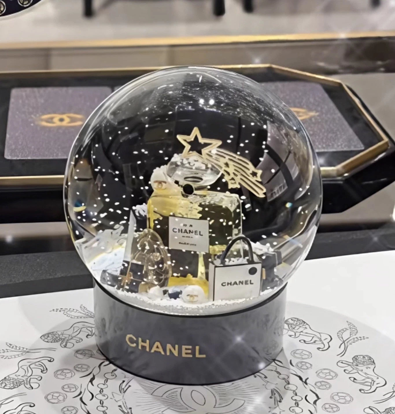 2025 CHANEL Beaute Limited Edition Holiday Snow Globe new in box
