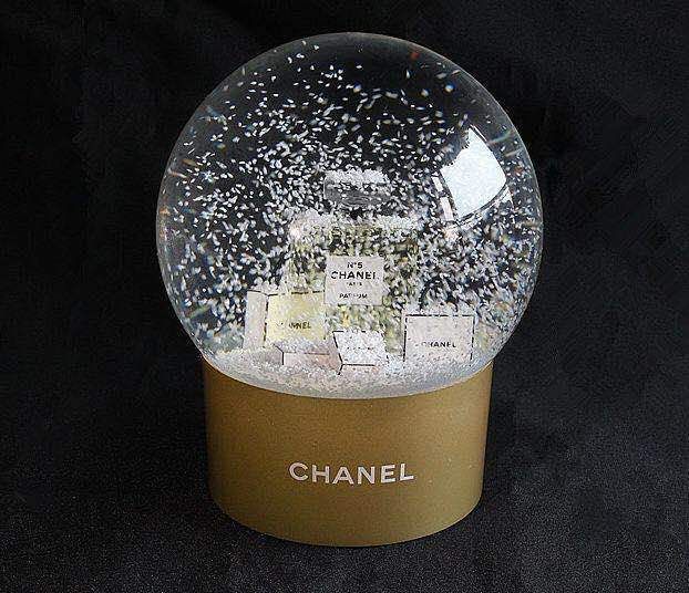 Chanel N°5 Perfume Snow Globe