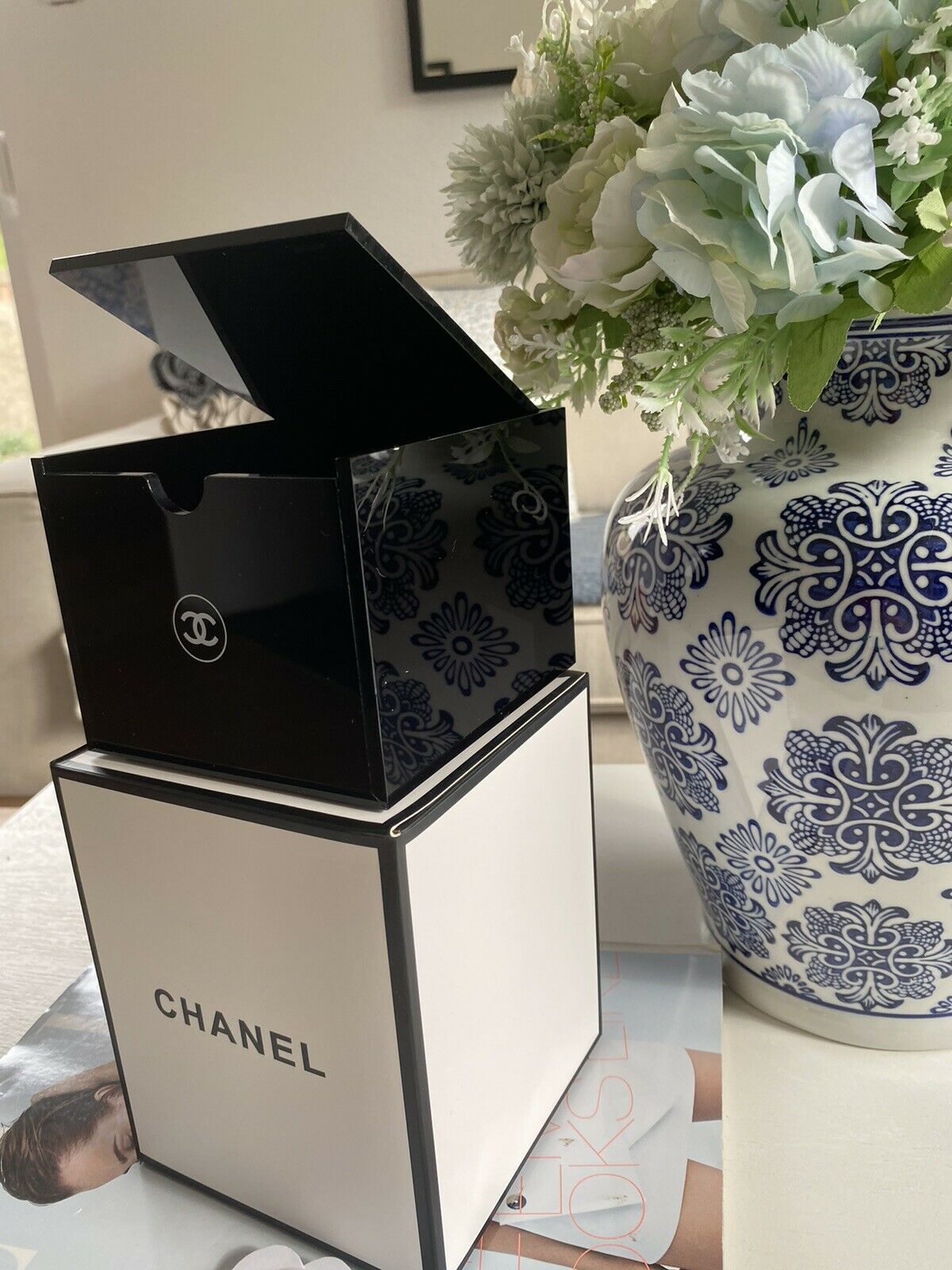 Neu Chanel Wattepads Makeup Box Organizer, Lipstick