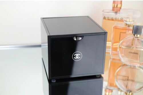 Neu Chanel Wattepads Makeup Box Organizer, Lipstick