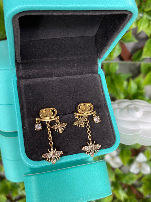 Antik Gold Earring Bee Details