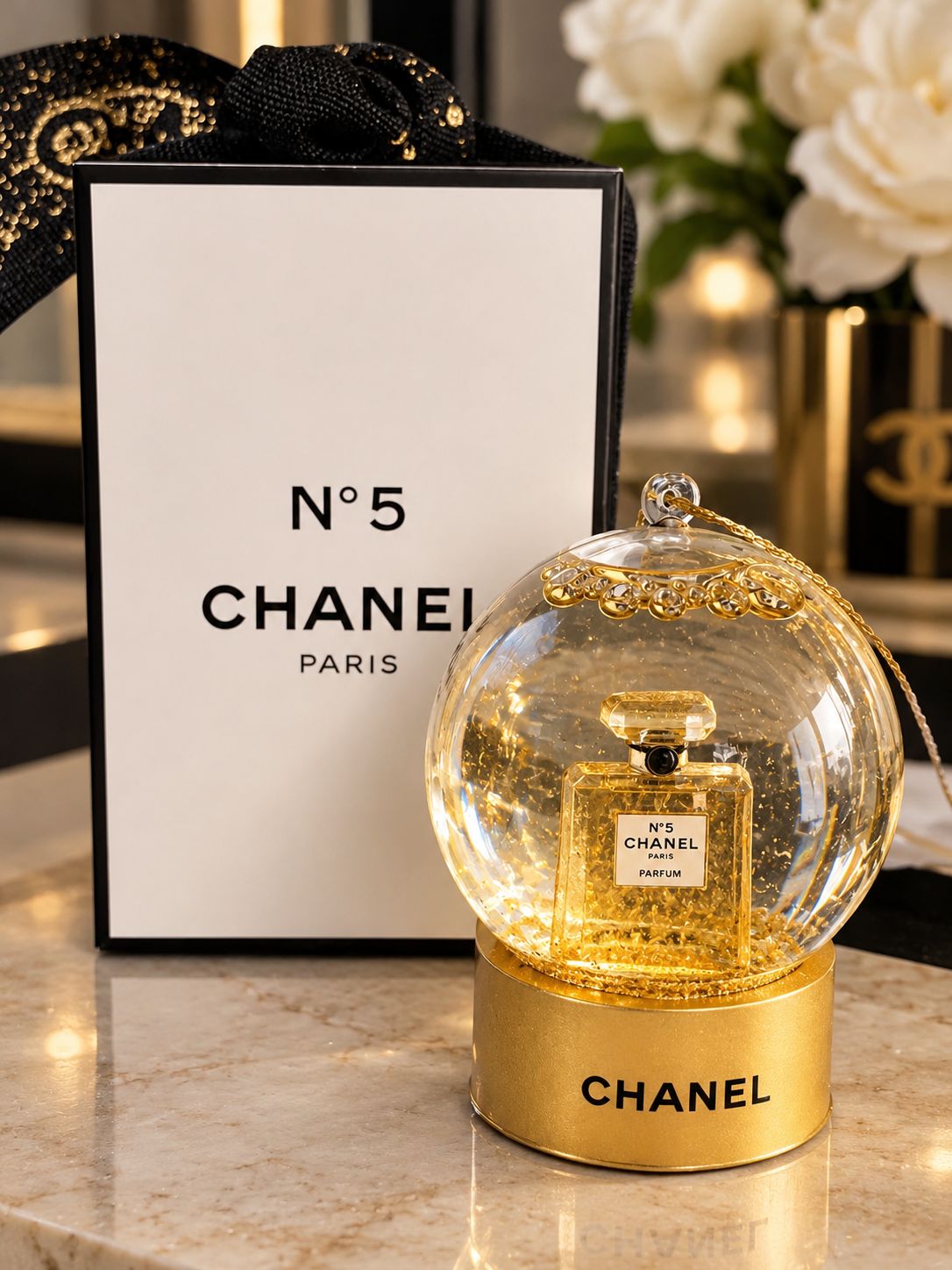 CHANEL N°5 Gold Christmas Tree Ornament – Luxury Mini Snow Globe Bauble, Elegant Hanging Xmas Decoration, Designer Perfume Bottle Collectible, Festive Home Décor & Gift for Her