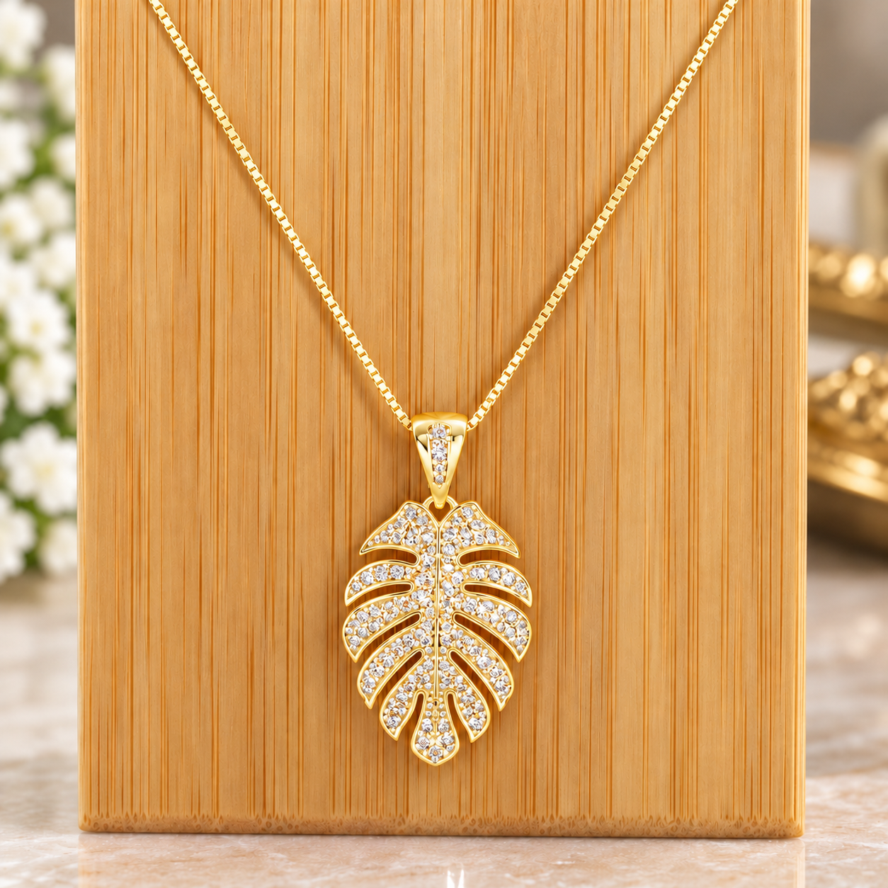 Luxury Gold-Plated Monstera Leaf Necklace – Elegant Sparkling Crystal Pendant, Tropical Leaf Jewelry for Women