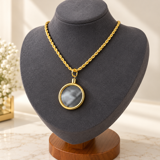 Luxury Gold-Plated Photo Locket Necklace with Matching Gold-Plated Rope Chain – Elegant Round Keepsake Pendant Jewelry for Women