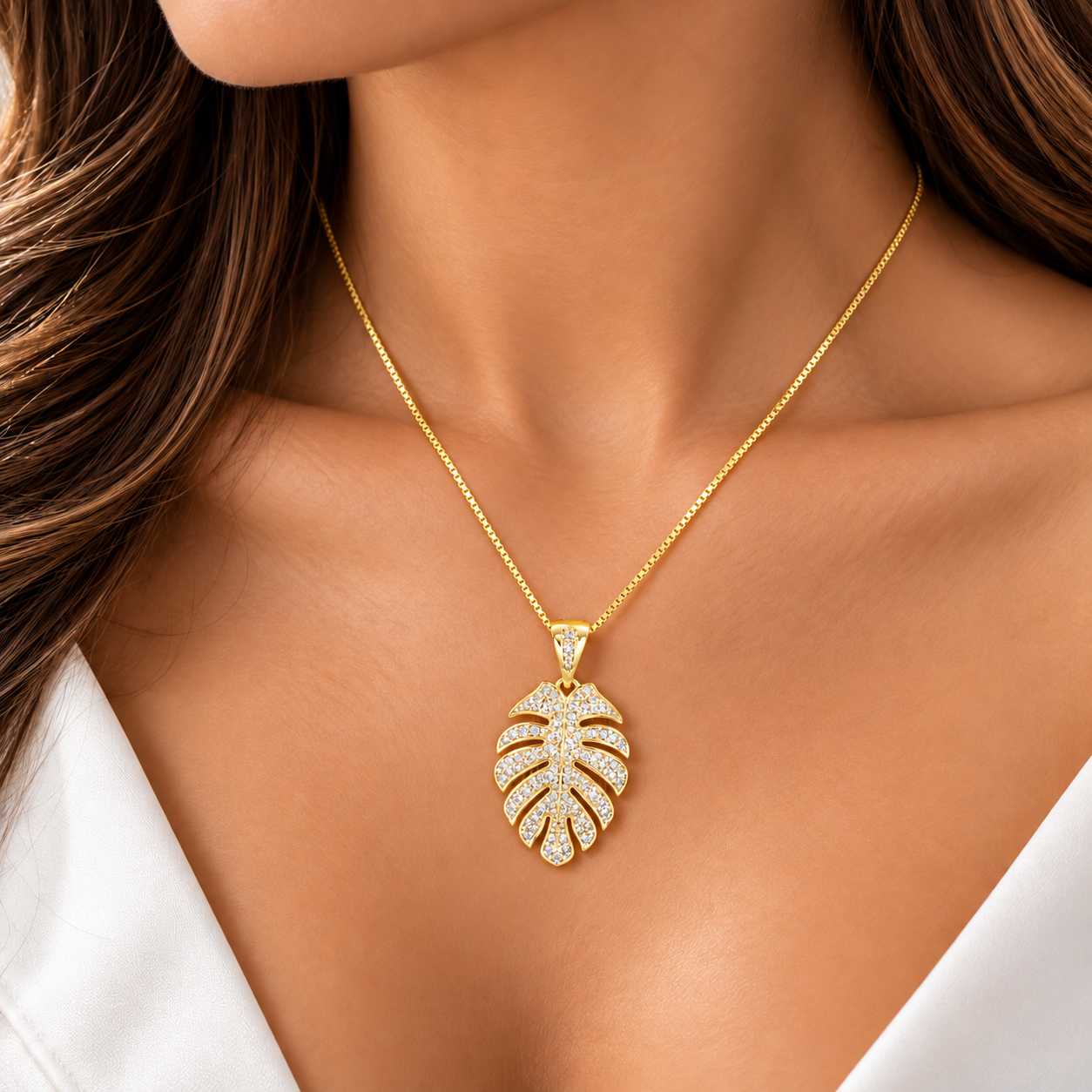 Luxury Gold-Plated Monstera Leaf Necklace – Elegant Sparkling Crystal Pendant, Tropical Leaf Jewelry for Women