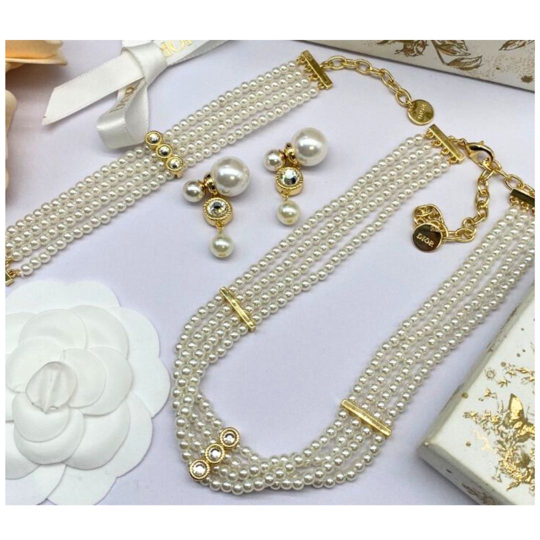 Three pieces, Luxury Jewelry, Pearl Necklace, Bracelet and Earrings