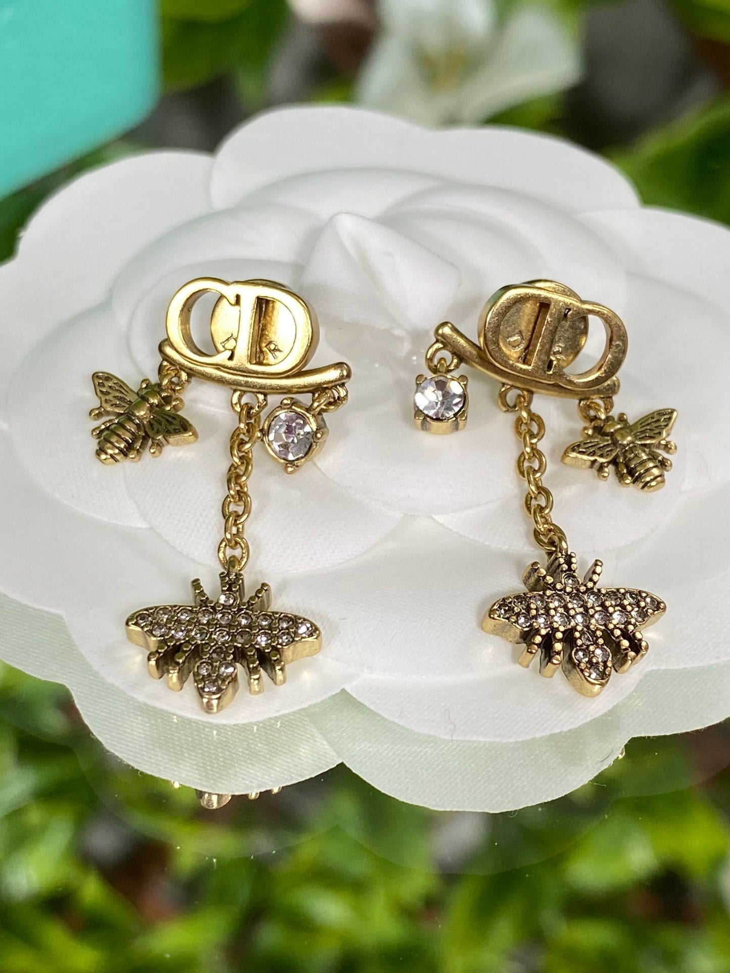 Antik Gold Earring Bee Details