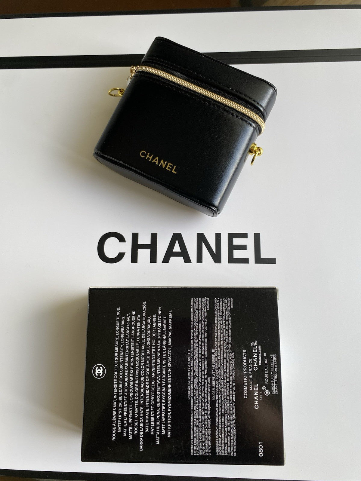 CHANEL BEAUTÈ iPods Holder Black Leather
