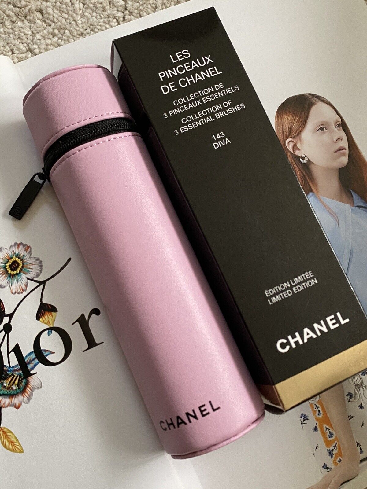 Chanel Pinsel Holder Pink Leather Pinceaux DE CHANEL ( Without Brushes) ———