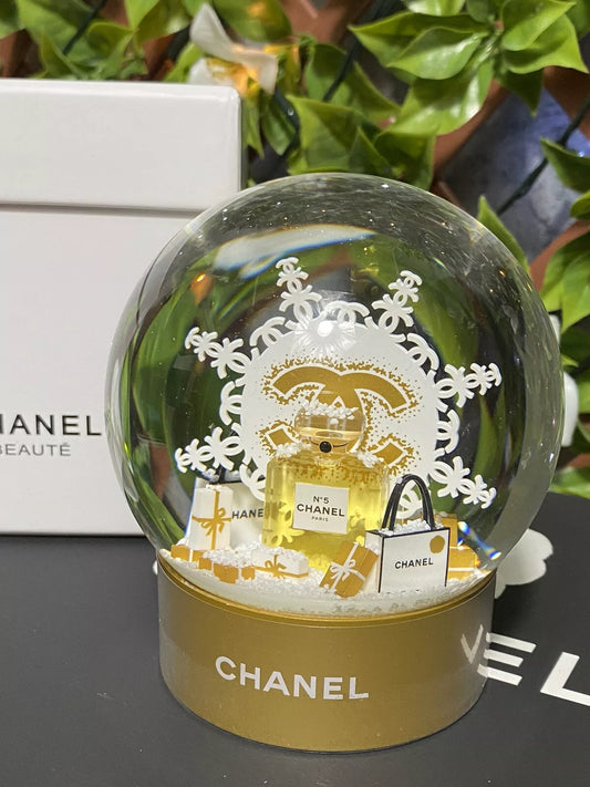 Chanel Gold Limited Ediction Snow Globe, Schneeparfüm Globe, Perfume Detail