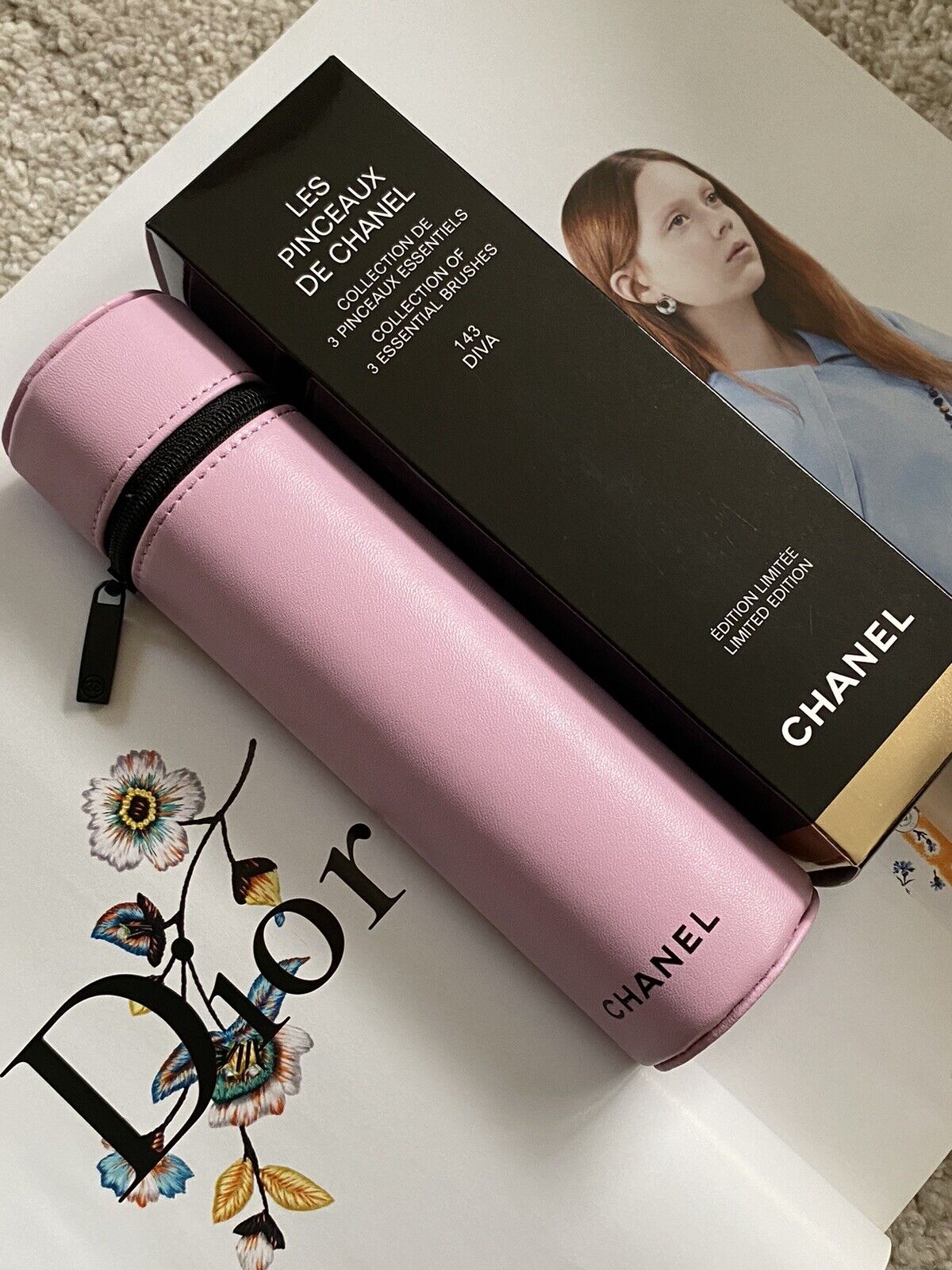 Chanel Pinsel Holder Pink Leather Pinceaux DE CHANEL ( Without Brushes) ———